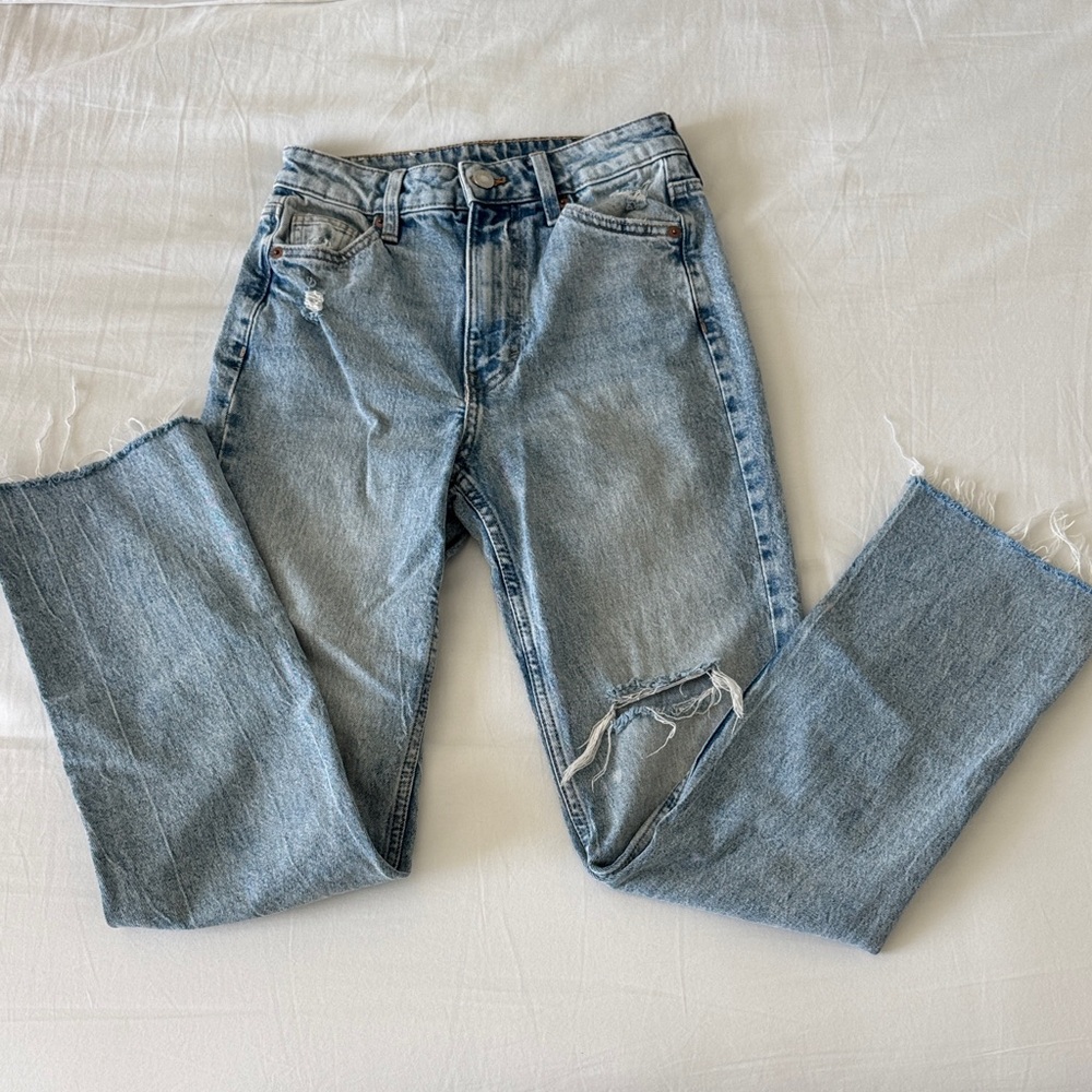 H&M Size 2 Blue Distressed Vintage Straight Jeans